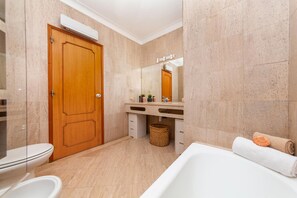 Douche, serviettes fournies