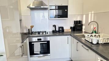 Apartment | Dapur peribadi | Peti sejuk, ketuhar gelombang mikro, ketuhar, dapur