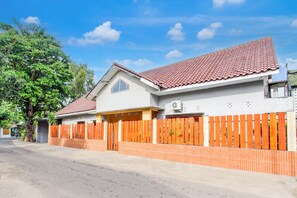 Front of property - Hotel O Homestay Putra Syariah (Kasihan)