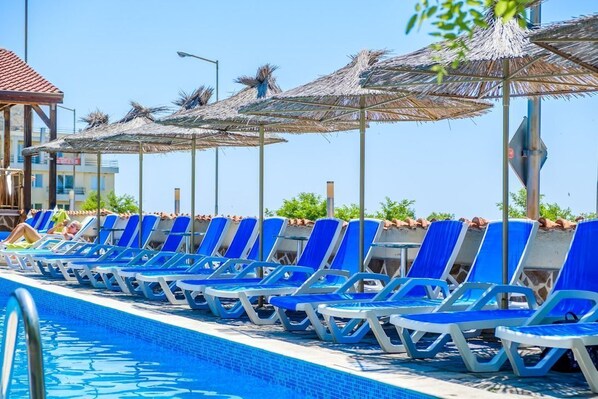 Seasonal outdoor pool - Vemara club (Byala)