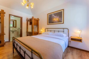 Basic Room | 6 bedrooms, desk, laptop workspace, bed sheets - Solar dos Reis by An Island Apart (Ribeira Brava)