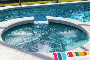 Piscina all'aperto, una piscina riscaldata