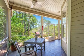 屋外ダイニングエリア