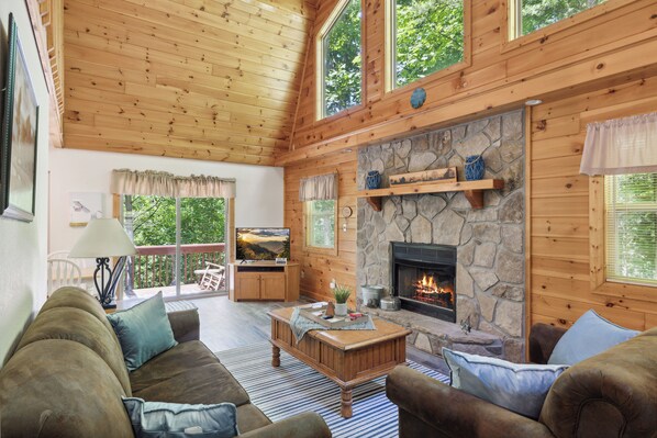 Fernseher, Kamin, Tischfußball