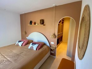 3 chambres, fer et planche à repasser, lit parapluie, Wi-Fi