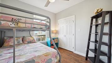 4 bedrooms, free WiFi, bed sheets