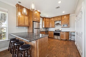 Fridge, microwave, oven, stovetop - Surfside Retreat - Great Views & Steps from Beach (Freeport)