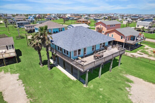 Exterior - Surfside Retreat - Great Views & Steps from Beach (Freeport)