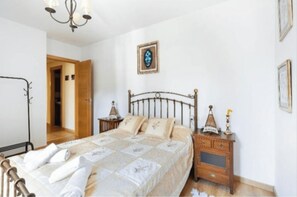 2 bedrooms, iron/ironing board, free WiFi, bed sheets - Apartamentos Búbal. Confort y Relax. Tu Mascota es Bienvenida (El Pueyo de Jaca)