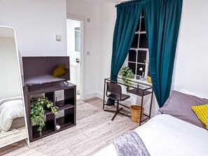 1 bedroom, WiFi, bed sheets - Maidstone-TownCenter-WiFi-2BR-Parking-CityViews  (Maidstone)