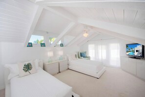 5 bedrooms, desk, Internet, bed sheets