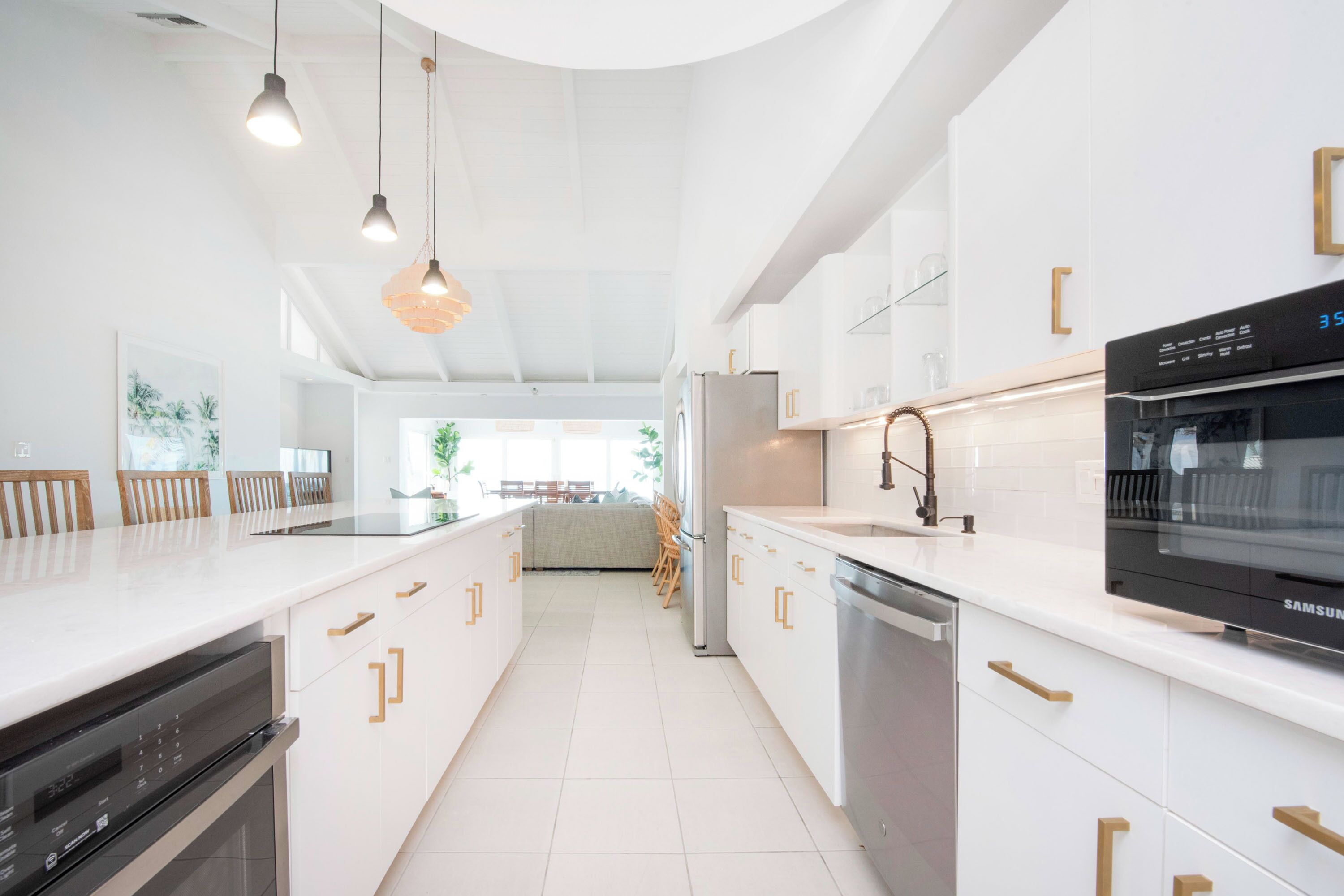 Køleskab, mikrobølgeovn, ovn, kogeplade