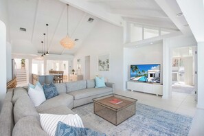 Smart TV, offices, printers - Envision: Renovated Beach Villa w/ Private Pool, Jacuzzi, & Backyard Snorkeling (Grand Cayman)