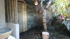Deluxe Double Room | Bathroom | Shower, towels, soap - Capital O 94012 Dewa Jati House (Sebatu)