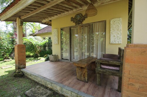 Capital O 94012 Dewa Jati House