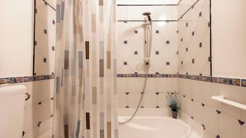 Estúdio, sacada | Banheiro | Bidê