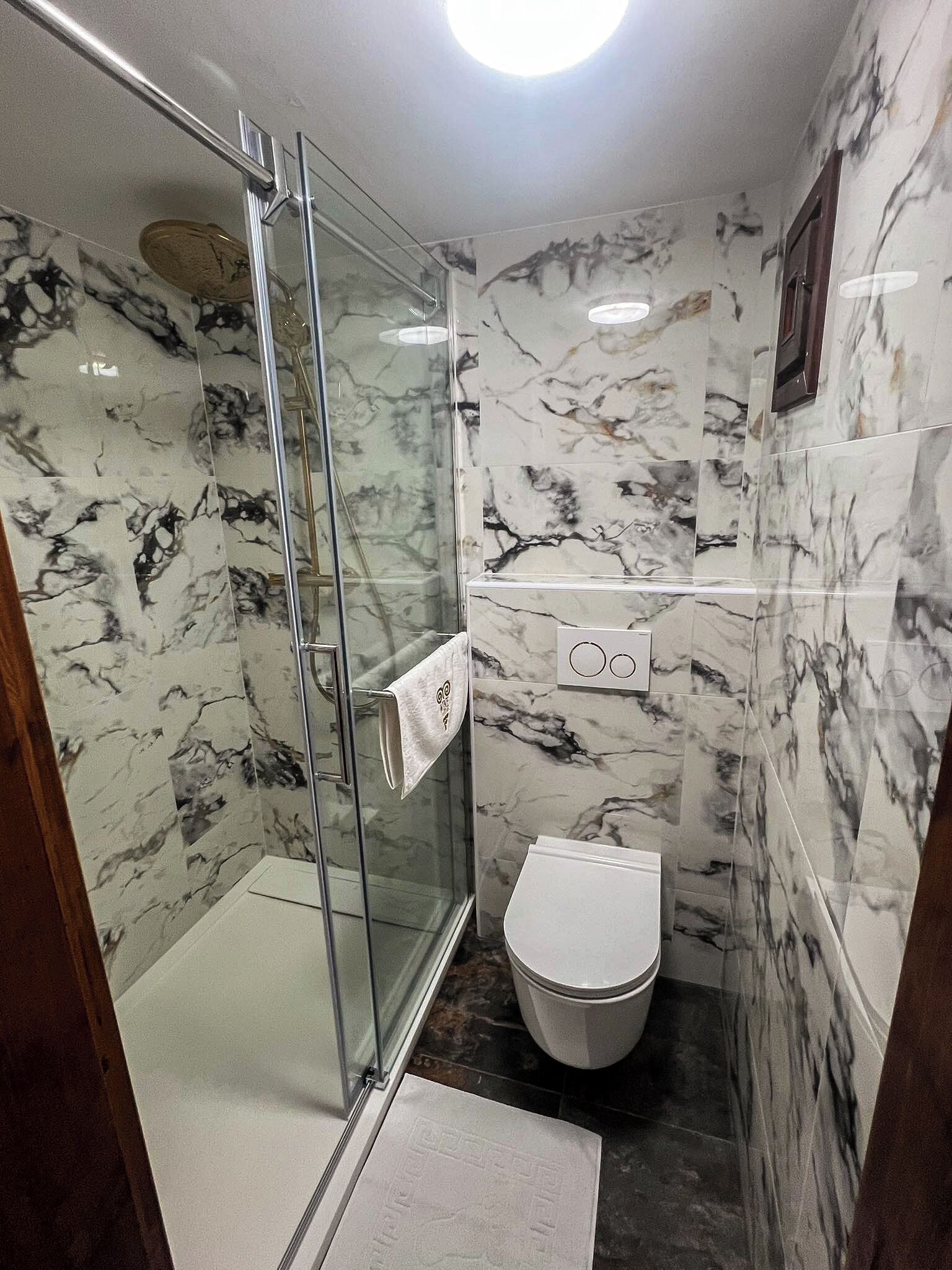 Exclusive House, City View | Bathroom | Hair dryer, towels