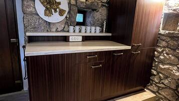 Casa exclusiva, vista a la ciudad | Cocina privada | Refrigerador con congelador, lavavajillas y tetera eléctrica