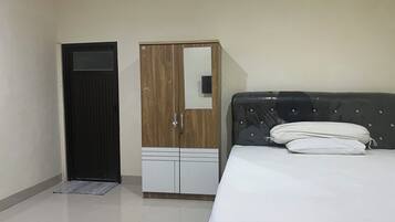 Standard Double Room | Free WiFi, bed sheets