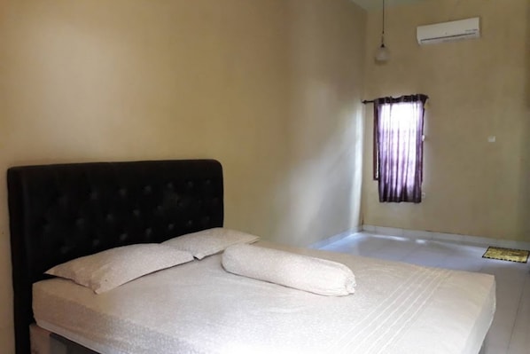 Standard Double Room | Free WiFi, bed sheets