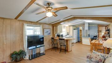 House (2 Bedrooms) | Interior