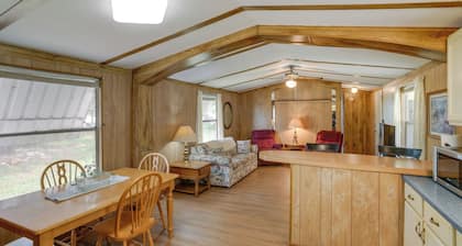 Blackwell Home w/ Enclosed Porch: Steps to Water!