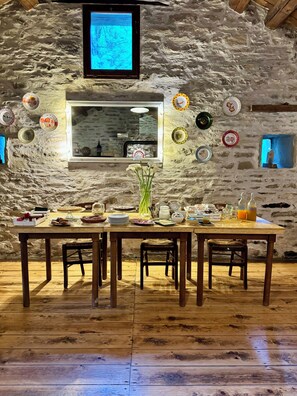 Free daily continental breakfast