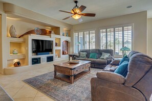 المنشأة من الداخل