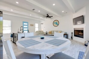 House (2 Bedrooms) | Interior