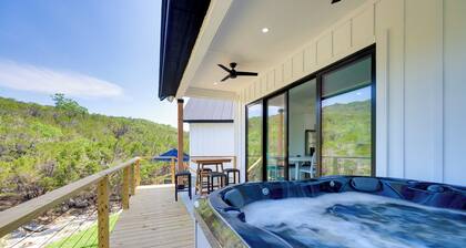 Canyon Lake Getaway: Hot Tub, 1 Mi to Boat Ramp!