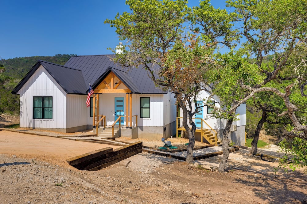 Cozy Canyon Lake Studio w/ Forest & Creek Views!
