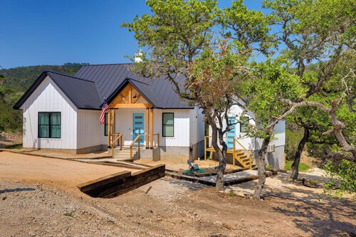 Cozy Canyon Lake Studio w/ Forest & Creek Views!