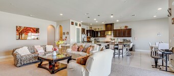 Beautiful Bakersfield Home ~ 8 Mi to Downtown!