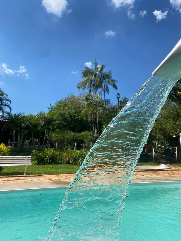 Outdoor pool - Pousada Quintal das Estrelas (São Pedro)
