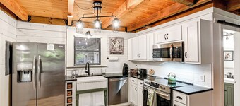 寧靜的朱麗葉山小木屋，附熱水浴缸和火坑