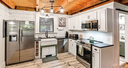 Peaceful Mt Juliet Cabin w/ Patio & Fire Pit