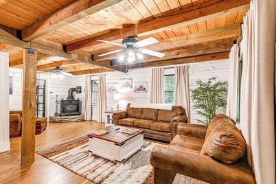 Peaceful Mt Juliet Cabin w/ Hot Tub & Fire Pit