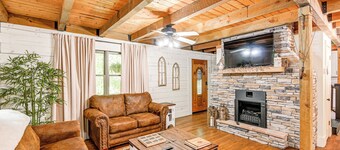 Peaceful Mt Juliet Cabin w/ Patio & Fire Pit
