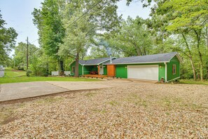 House (3 Bedrooms) | Interior - Cotter Home w/ Deck ~ 1 Mi to Big Spring Park! (Cotter)