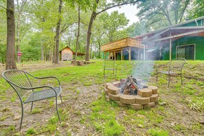 House (3 Bedrooms) | Interior - Cotter Home w/ Deck ~ 1 Mi to Big Spring Park! (Cotter)