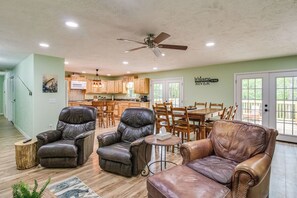 House (3 Bedrooms) | Interior - Cotter Home w/ Deck ~ 1 Mi to Big Spring Park! (Cotter)