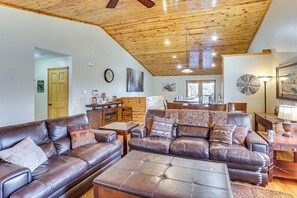 House (5 Bedrooms) | Interior