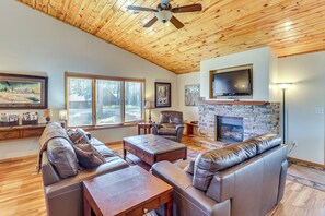 House (5 Bedrooms) | Interior