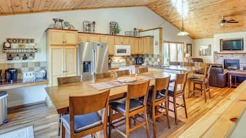House (5 Bedrooms) | Interior