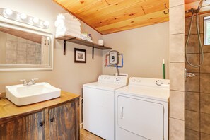 Apartment (0 Bedroom) | Interior - Cozy + Convenient Blairsville Cabin w/ Deck! (Blairsville)