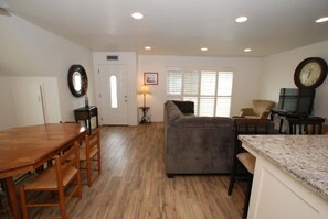 Interior - Heart of the Peninsula w/Front Patio. Steps to (Newport Beach)