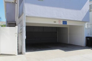 Property grounds - Heart of the Peninsula w/Front Patio. Steps to (Newport Beach)