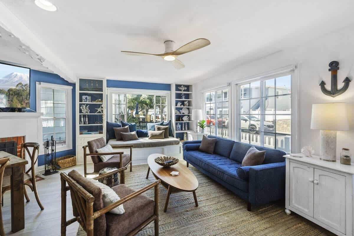 تلفزيون ذكي، مدفأة، مكتب