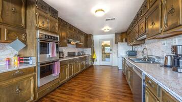 Rumah, 3 kamar tidur | Dapur pribadi | Lemari es, oven, mesin pembuat kopi/teh, dan pemanggang roti