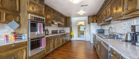 Huis, 3 slaapkamers | Privékeuken | Een koelkast, een oven, een koffiezetapparaat/waterkoker